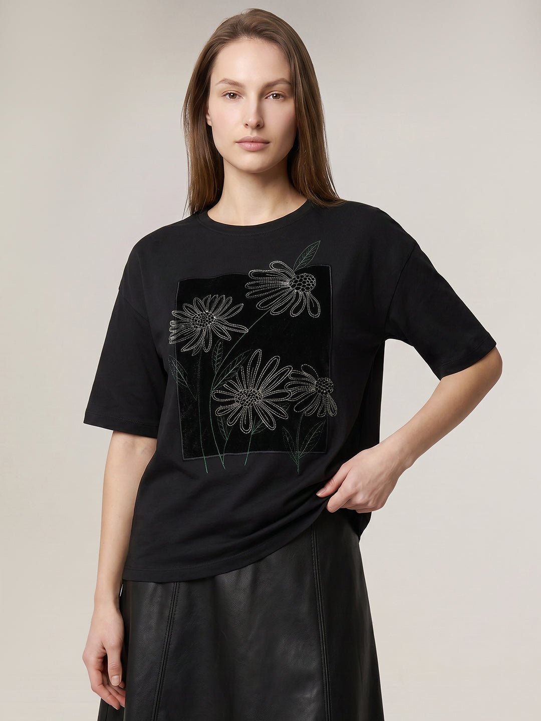 BLACK FLORAL EMBROIDERED T-SHIRT