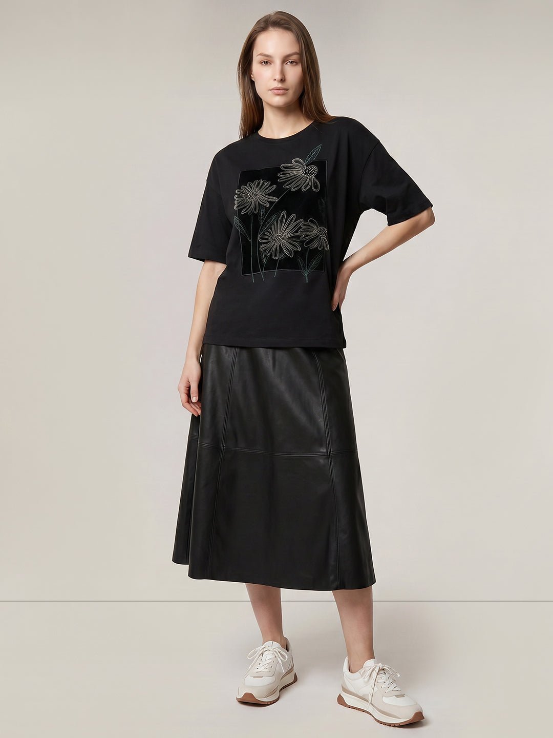 BLACK FLORAL EMBROIDERED T-SHIRT - Image 4