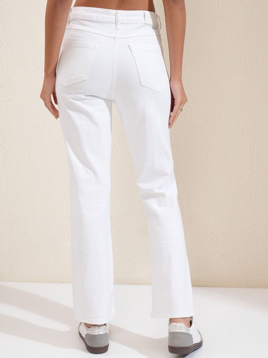 Women Straight Fit Mid-Rise Stretchable Jeans - Image 3