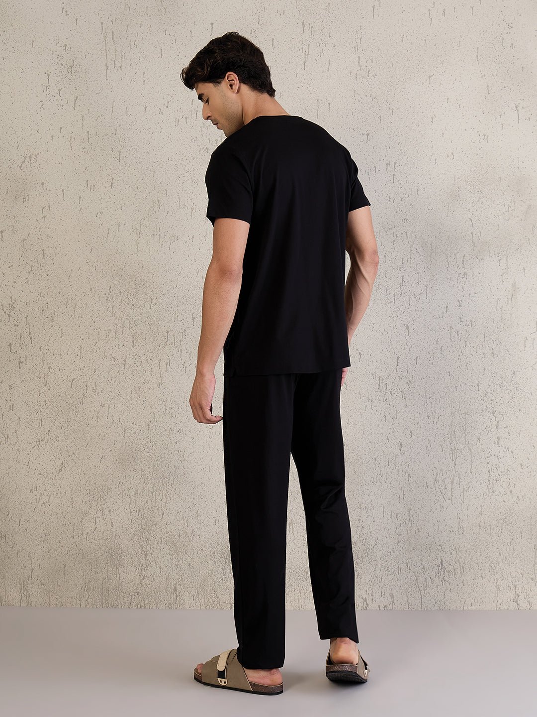 Linear Sketch Pyjama Set - Image 2