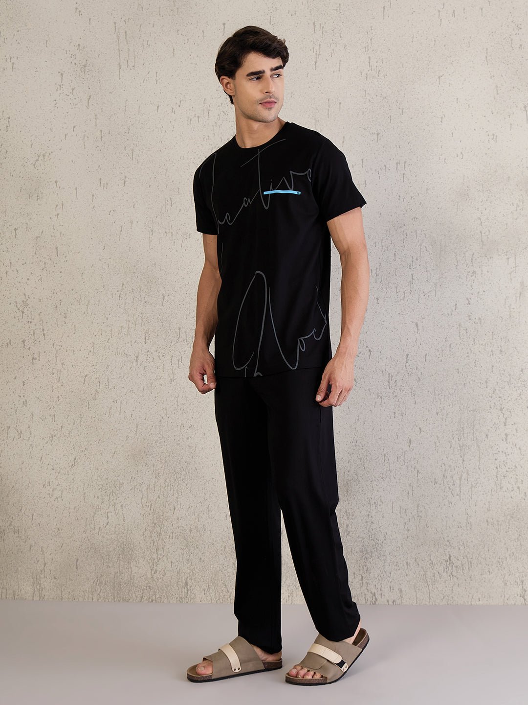 Linear Sketch Pyjama Set - Image 3