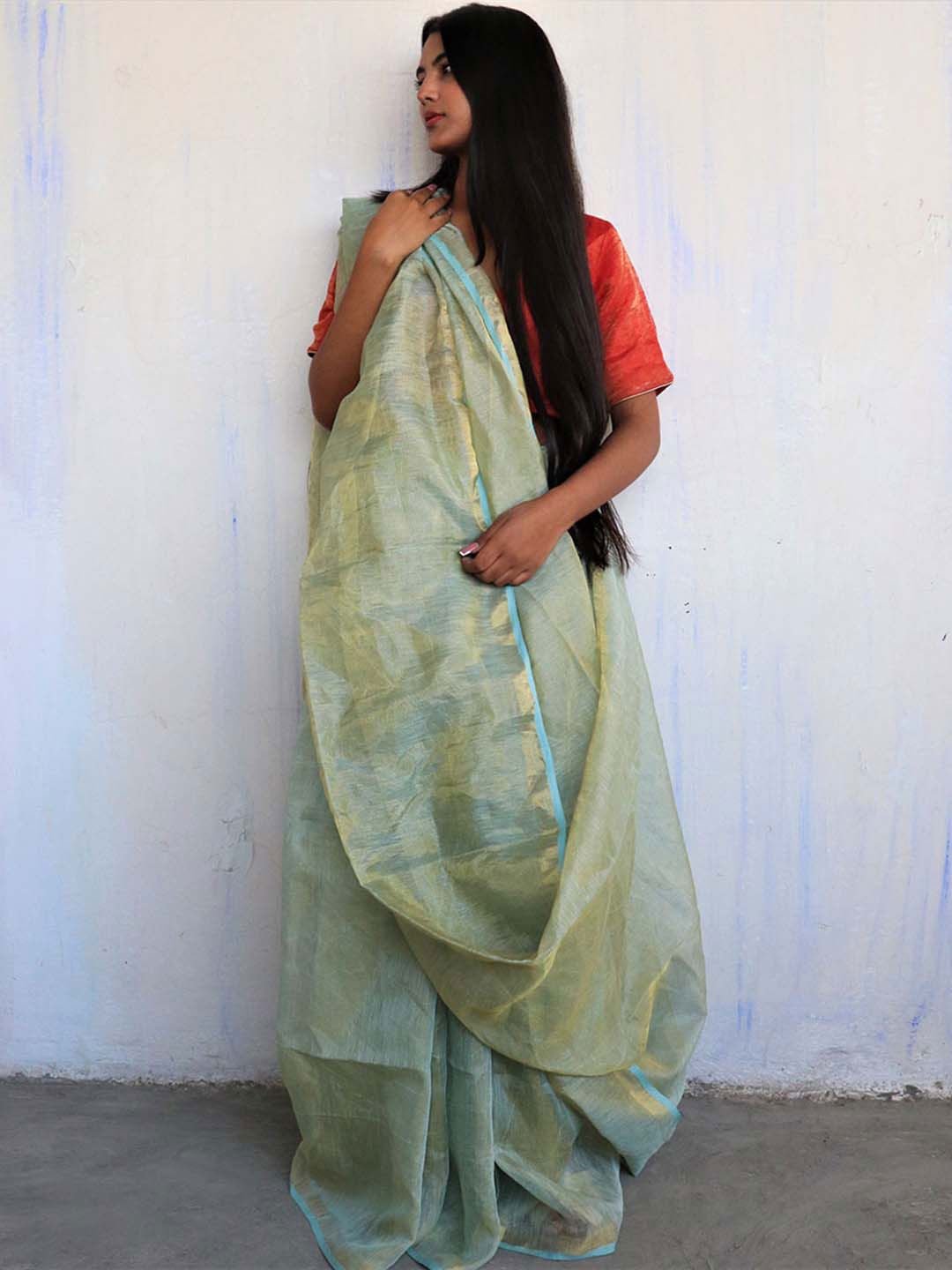 Chidiyaa Green & Gold-Toned Pure Linen Saree - Image 4