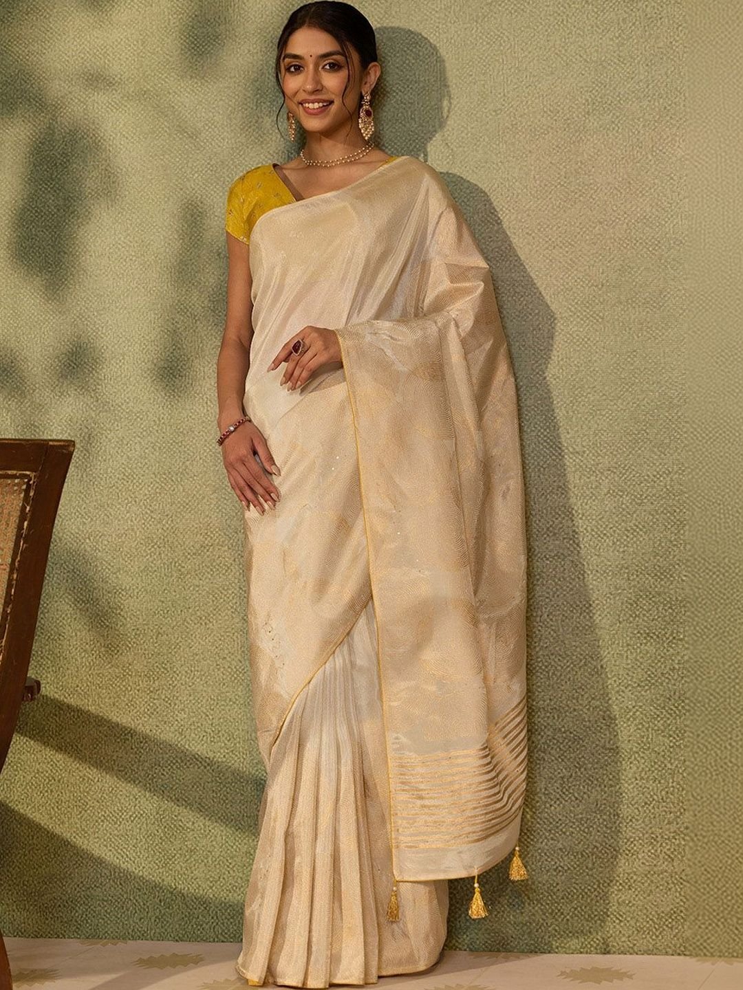 Woven Design Zari Saree With Blouse Piece