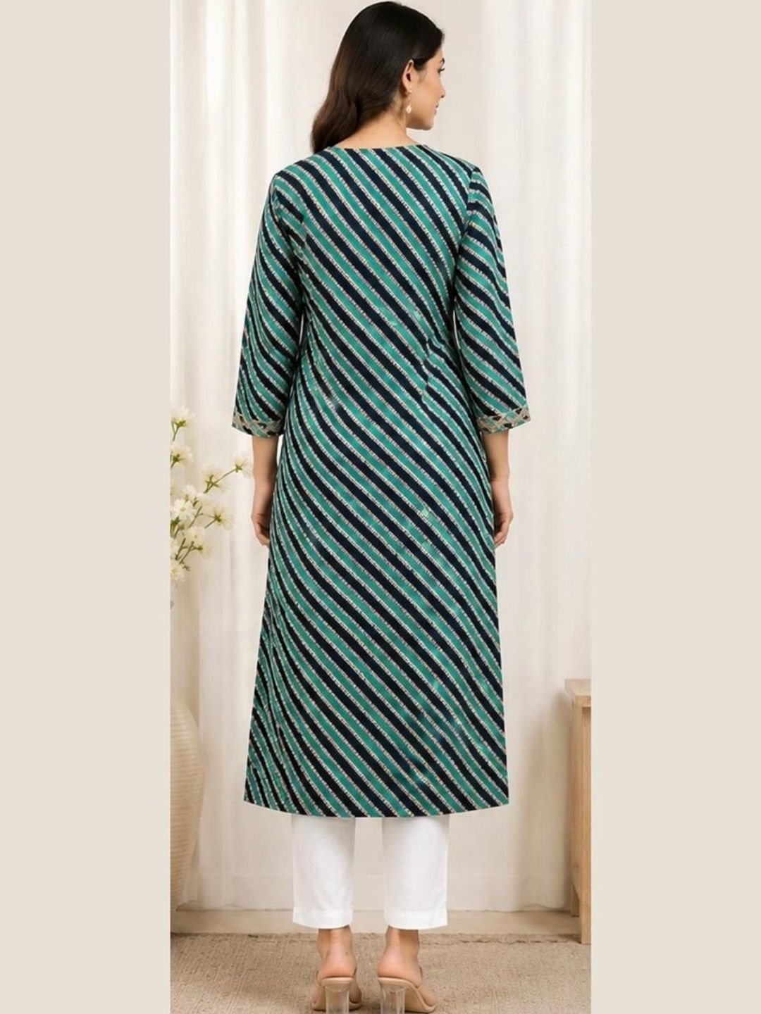 The Ghilaf Store Printed Thread Work Thread Work Kurti - Image 3