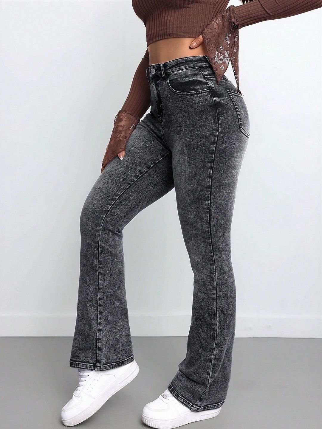 YMT YMT Women Jean Flared Mid-Rise Jeans - Image 4