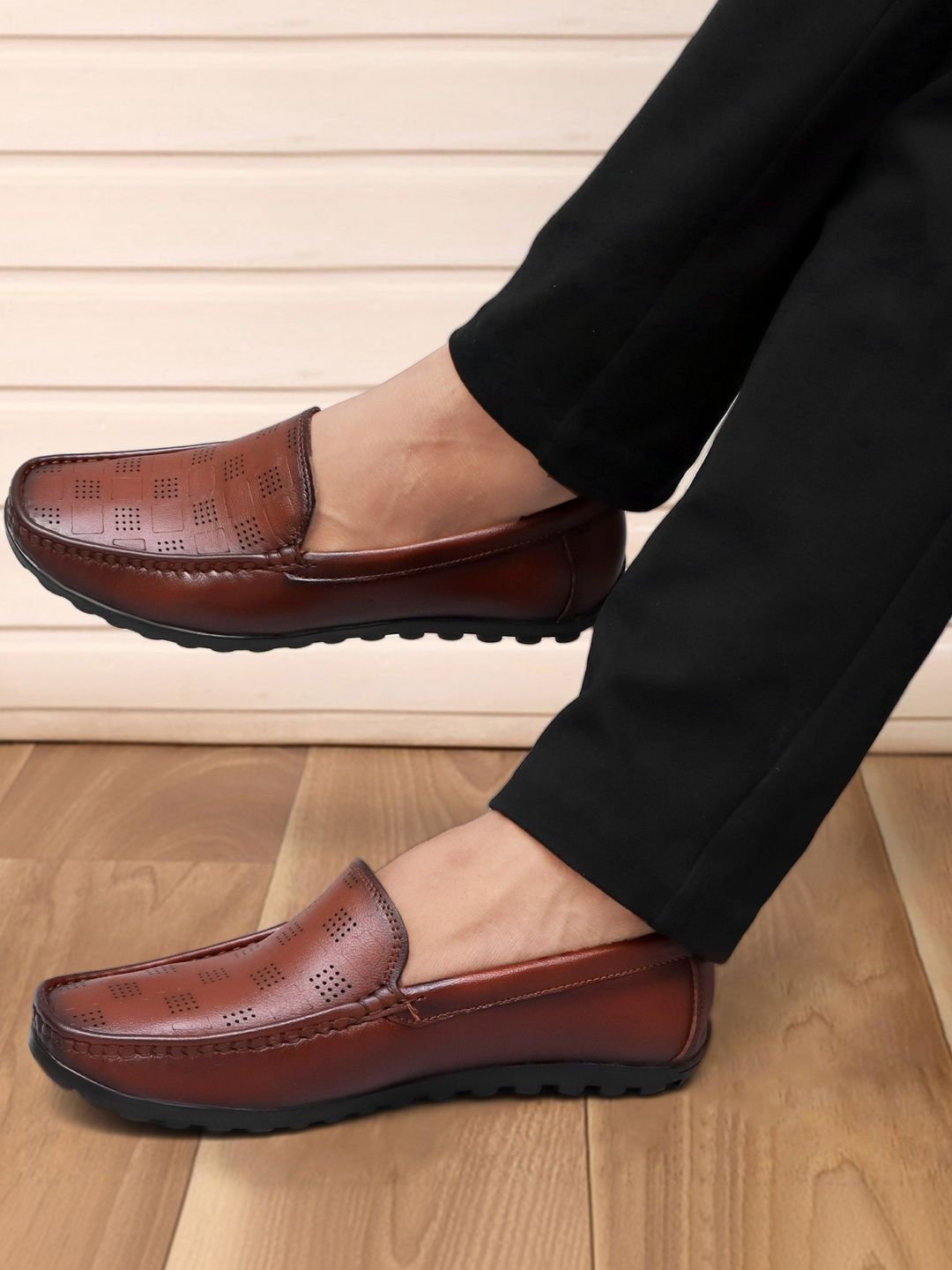 Men Textured Leather Round Toe Slip-On Loafers Formal Shoes