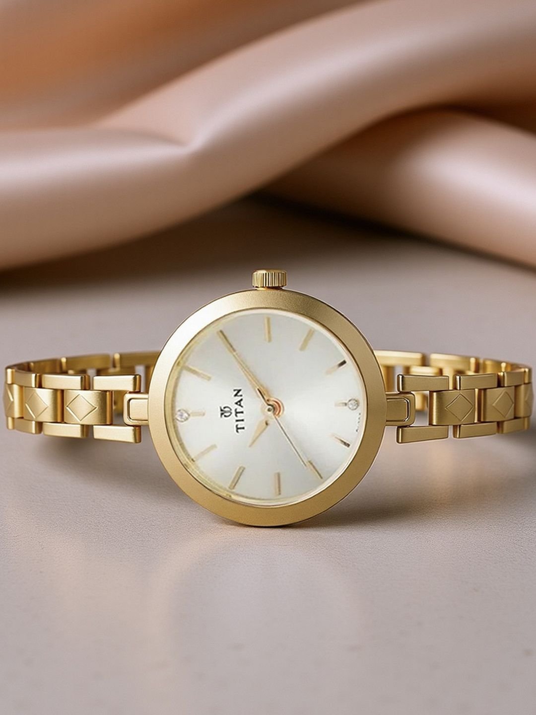 Karishma Quartz Analog With Champagne Dial Watch For Women - Nm2598ym01