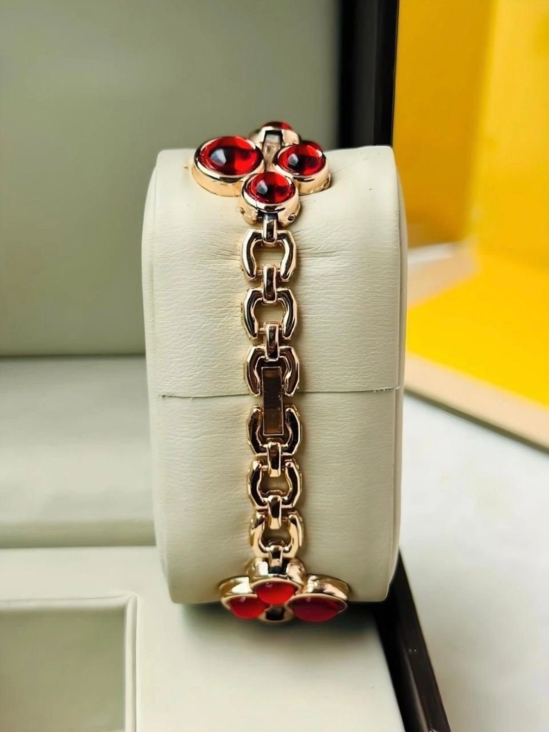 EVRGLOW Women Embellished Dial & Stainless Steel Bracelet Style Straps Analogue Watch ERW-30 RED - Image 3