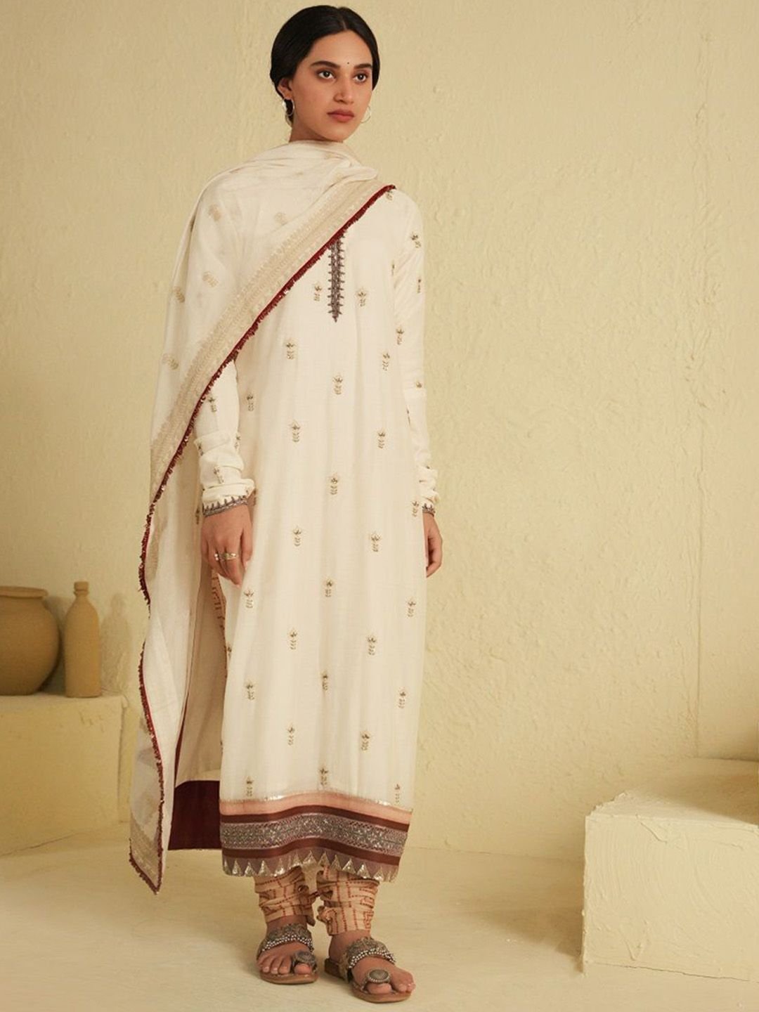 Floral Embroidered Beads and Stones Kurta With Churidar & Dupatta - Image 3