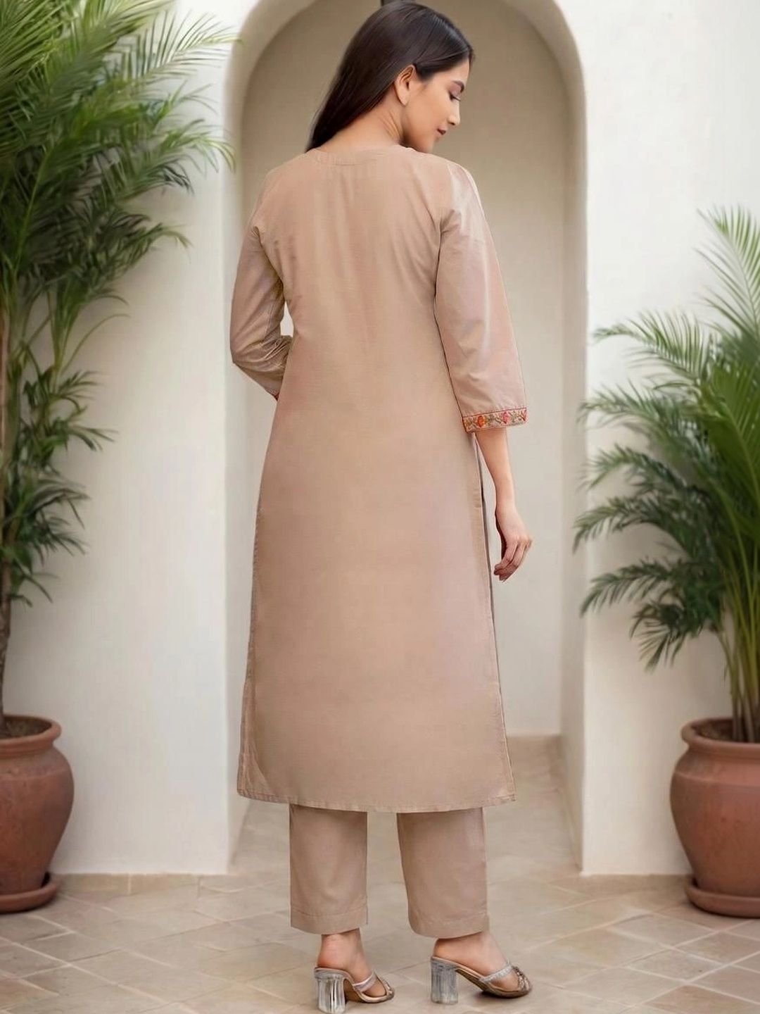 Anouk Anouk Women Ethnic Motifs Embroidered Regular Thread Work Kurta with Trousers & With Dupatta - Image 5